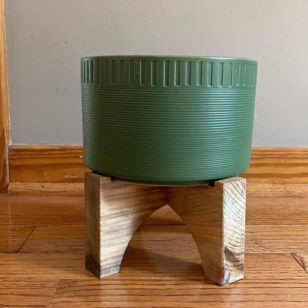 Textured Green Pot with attached Stand